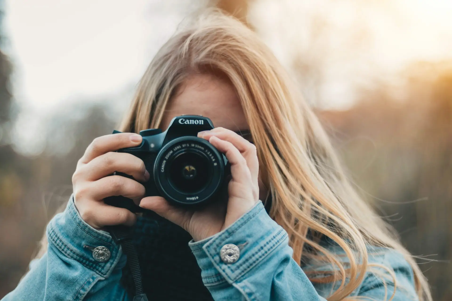 Fotografi av kvinne som fotograferer